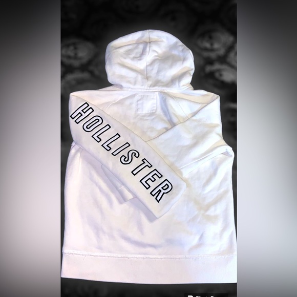 small HOLLISTER pull over hooded sweater WHITE with black brand on sleeves! - Picture 3 of 4